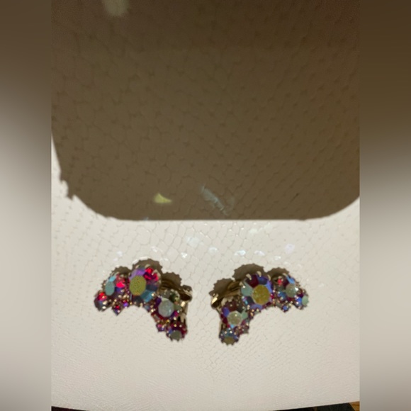 Mid Century Clip-on Earrings - Picture 9 of 9